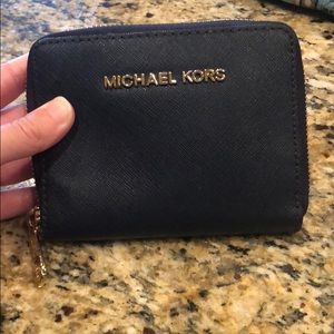 MICHAEL KORS WALLET in Navy/Gold